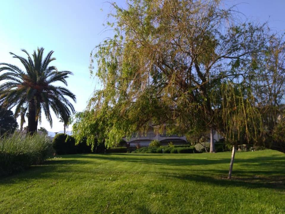 Bel Appartement Les Pieds Dans L'Eau Villeneuve-Loubet Exterior foto