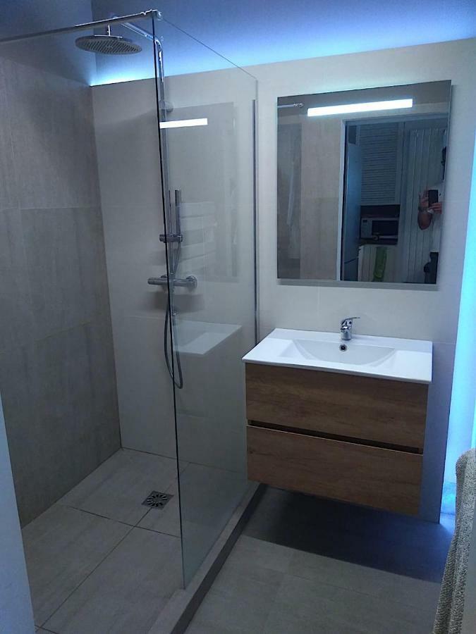 Bel Appartement Les Pieds Dans L'Eau Villeneuve-Loubet Exterior foto