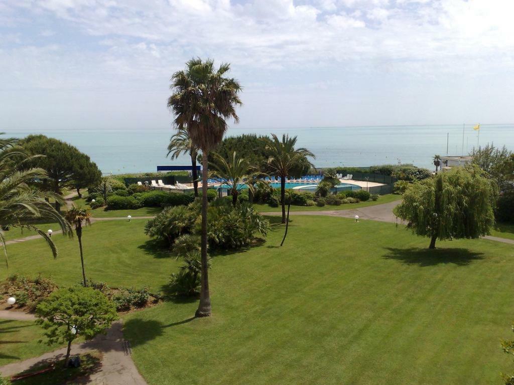 Bel Appartement Les Pieds Dans L'Eau Villeneuve-Loubet Exterior foto