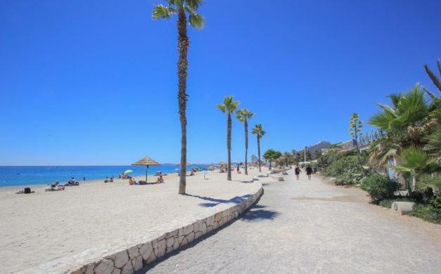 Bel Appartement Les Pieds Dans L'Eau Villeneuve-Loubet Exterior foto