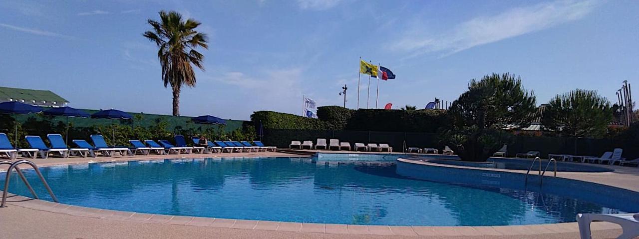 Bel Appartement Les Pieds Dans L'Eau Villeneuve-Loubet Exterior foto